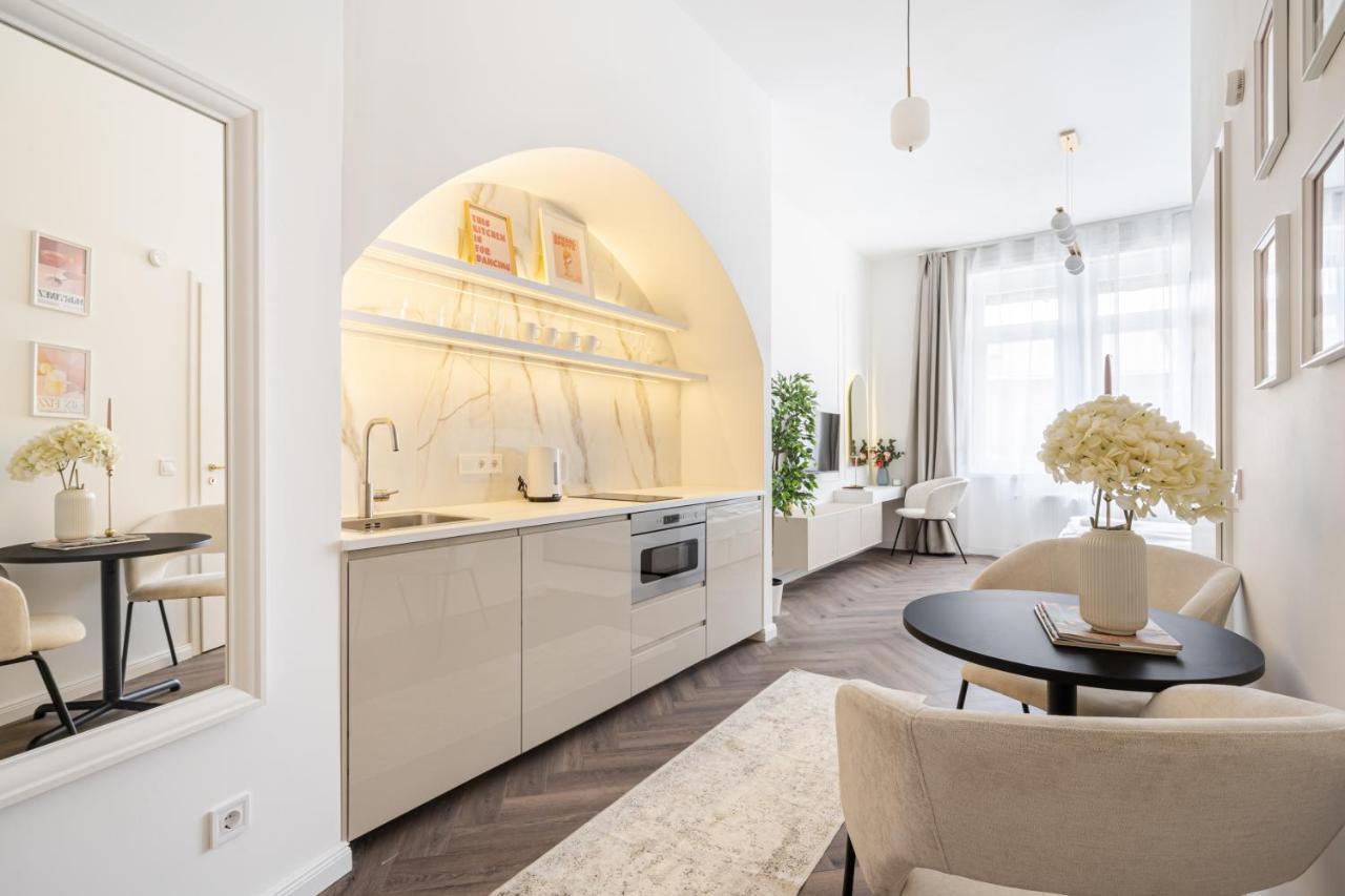 E13 - Grand Boulevard Heritage Suite - Best Location By Bqa Budapest Kültér fotó