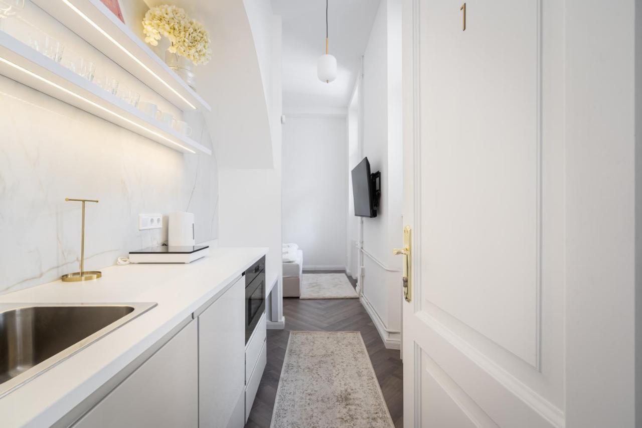 E13 - Grand Boulevard Heritage Suite - Best Location By Bqa Budapest Kültér fotó