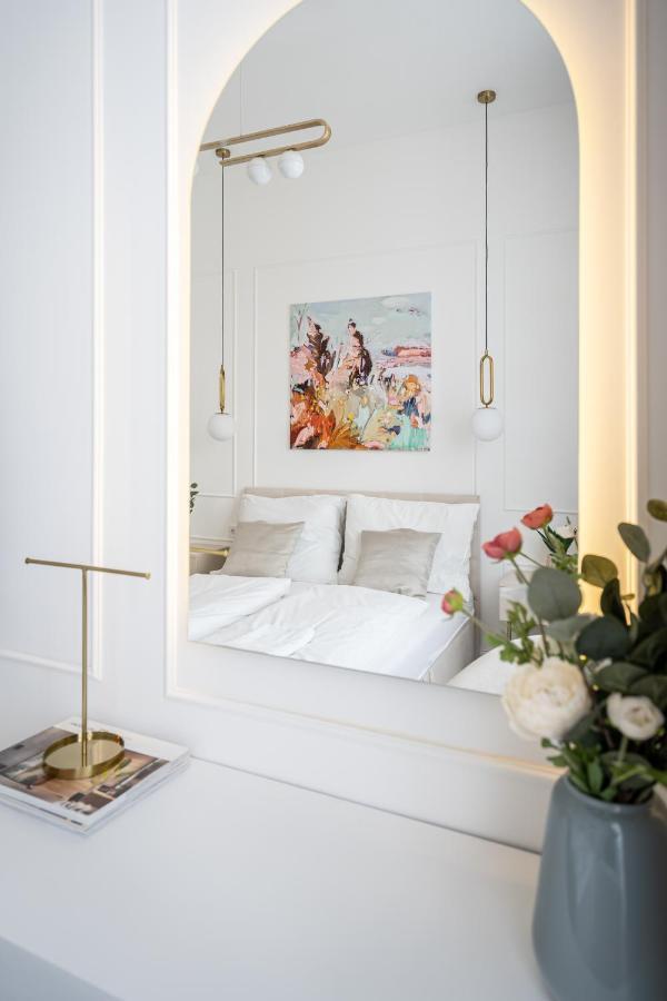 E13 - Grand Boulevard Heritage Suite - Best Location By Bqa Budapest Kültér fotó