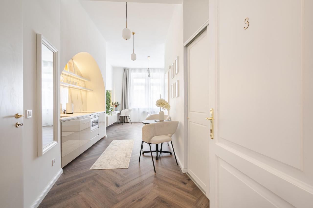 E13 - Grand Boulevard Heritage Suite - Best Location By Bqa Budapest Kültér fotó