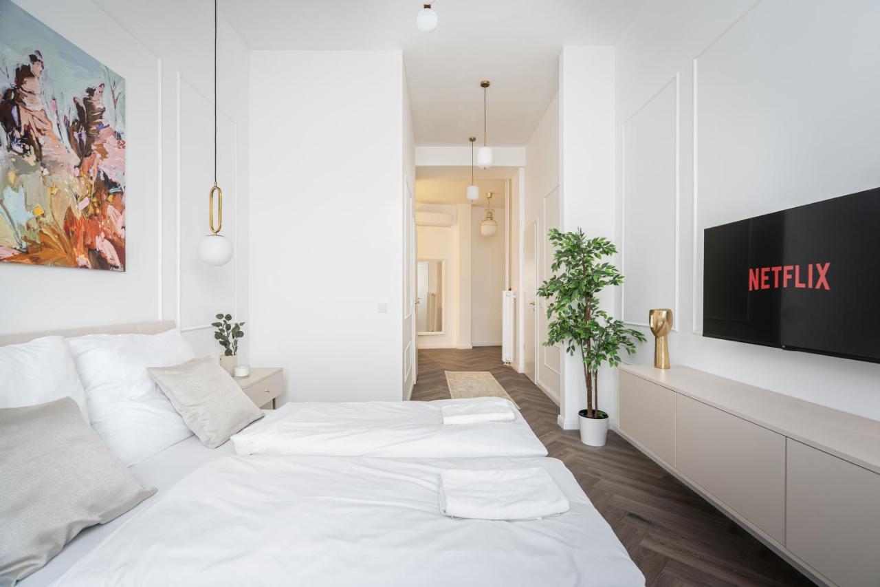 E13 - Grand Boulevard Heritage Suite - Best Location By Bqa Budapest Kültér fotó
