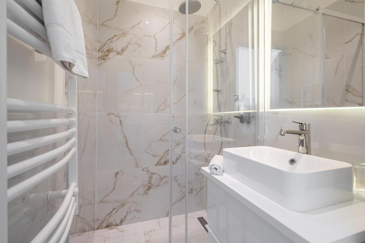 E13 - Grand Boulevard Heritage Suite - Best Location By Bqa Budapest Kültér fotó